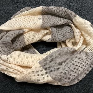 Lululemon infinity scarf